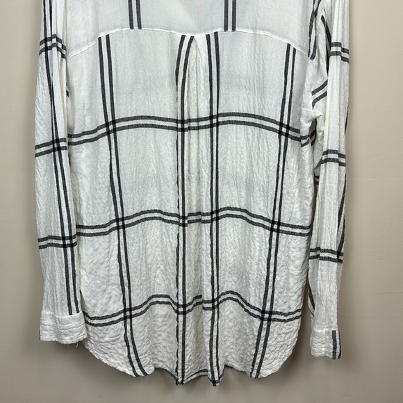 JANE + DELANCEY | Long Sleeve Pull-Over Top; No Button Open Neck; Size M - Picture 9 of 12